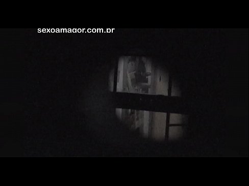 ❤️ Lourinho é secretamente filmado por um voyeur de bairro escondido atrás de tijolos ocos Porno fodido em pt-br.thebestfetishsites.ru